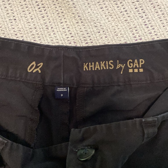 Gap, low rise, black khaki shorts, size 2 - Picture 2 of 3